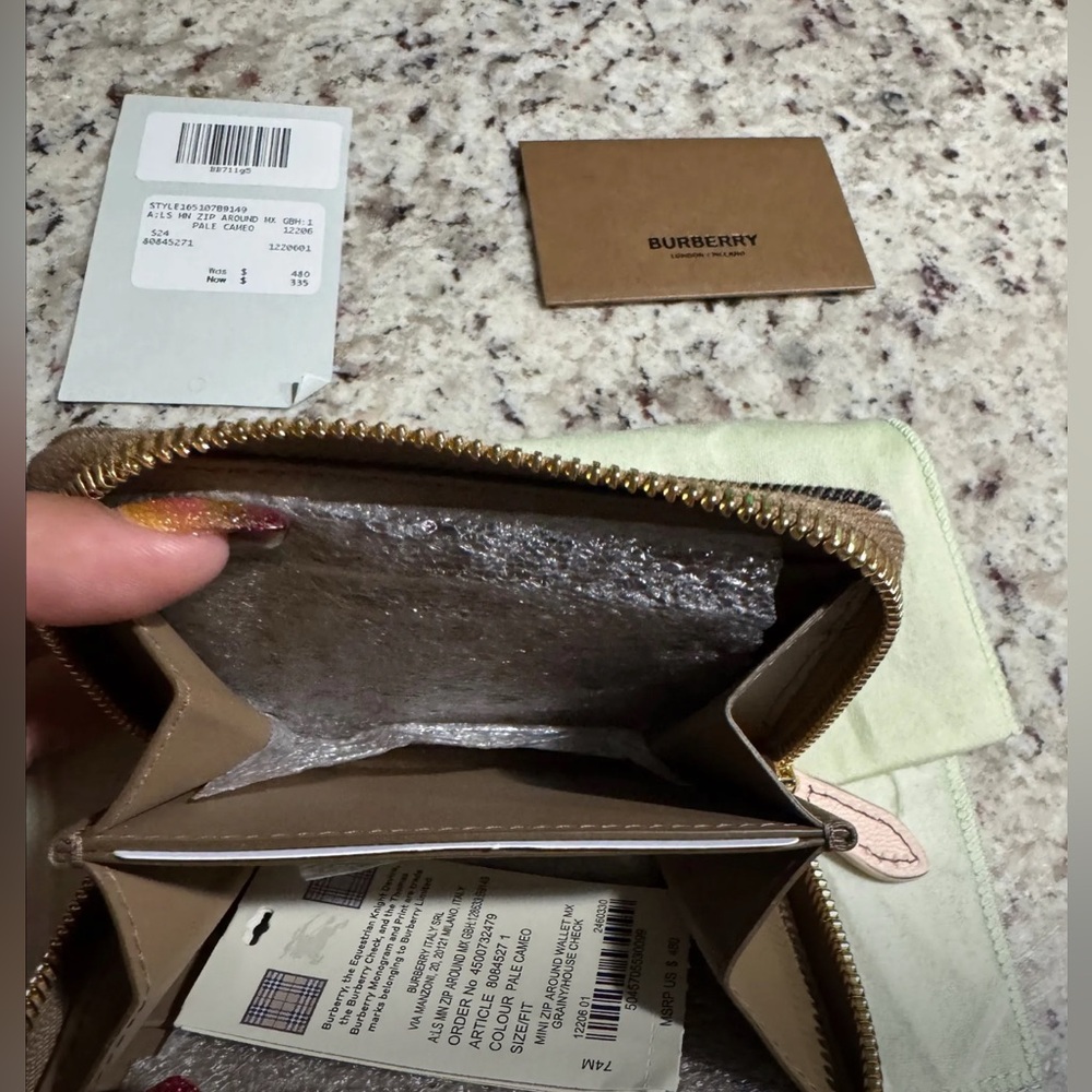 Burberry Zip new 🆕 wallet w/tags - Picture 6 of 12